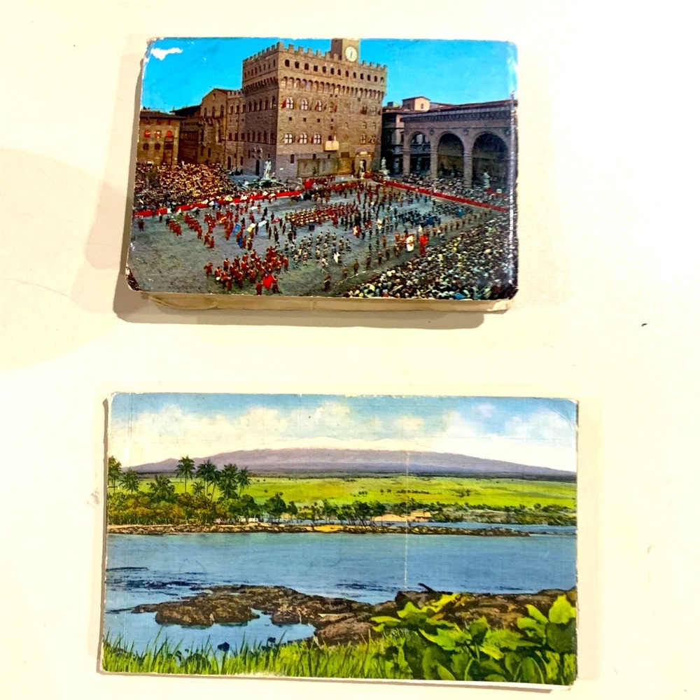 Italy souvenir accordian photo book and Hawaii postcard, book vintage